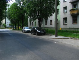 Miejsca postojowe ul. Ślęczka 2015.08